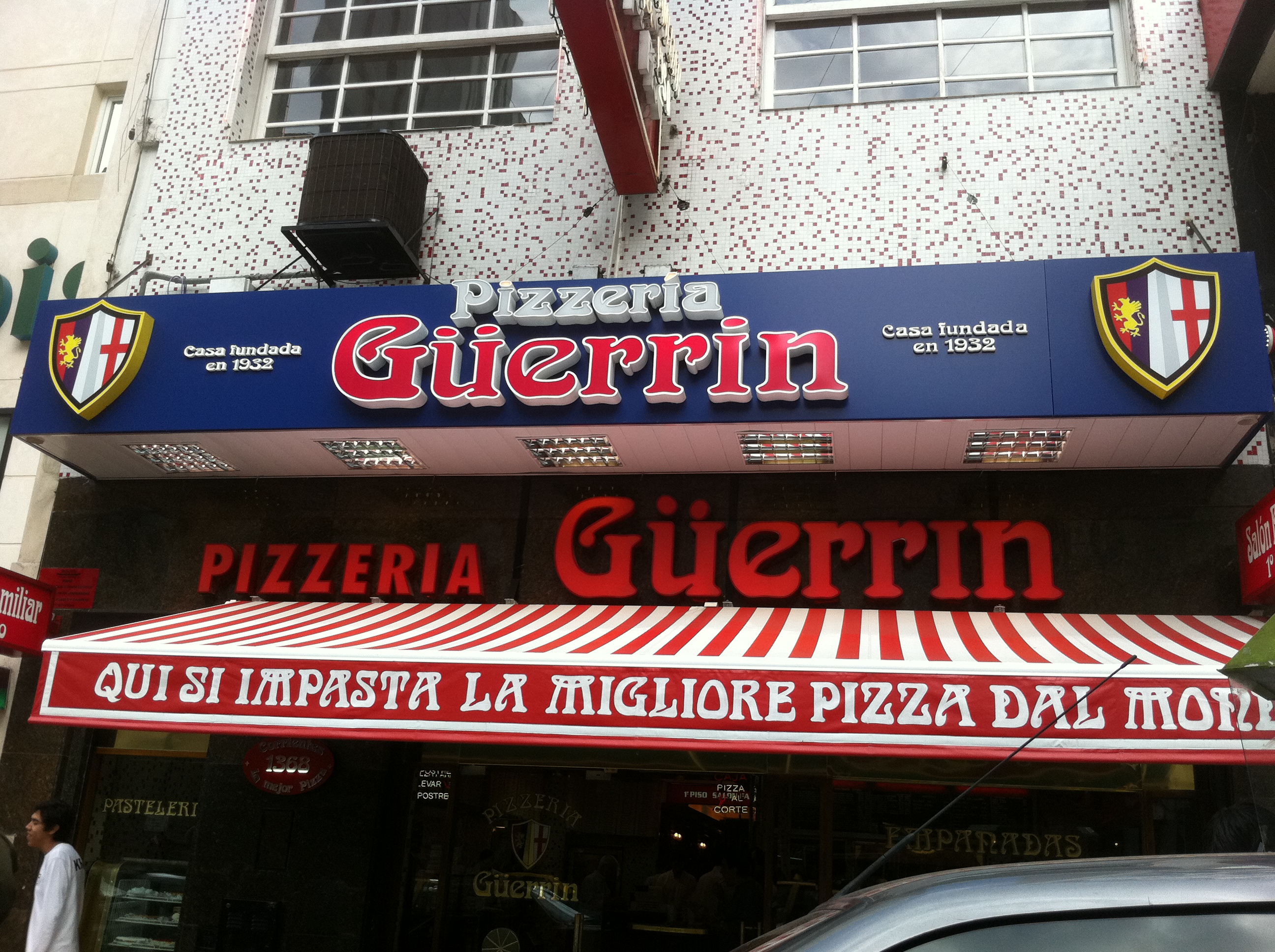 Pizzaria tradicional do país. Um bom lugar para se comer.