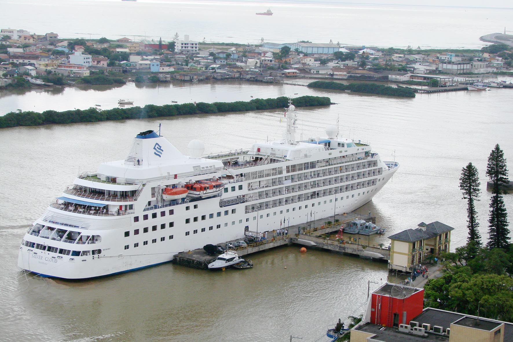 Cruzeiro no porto de Itajaí