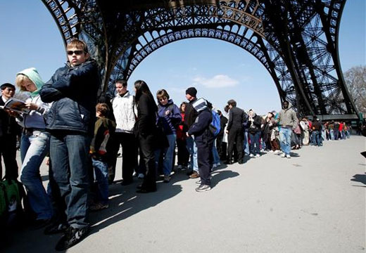 Fila para subir a Torre.