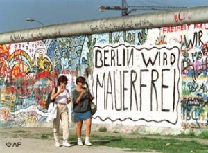 BERLIN MAUER GRAFFITI