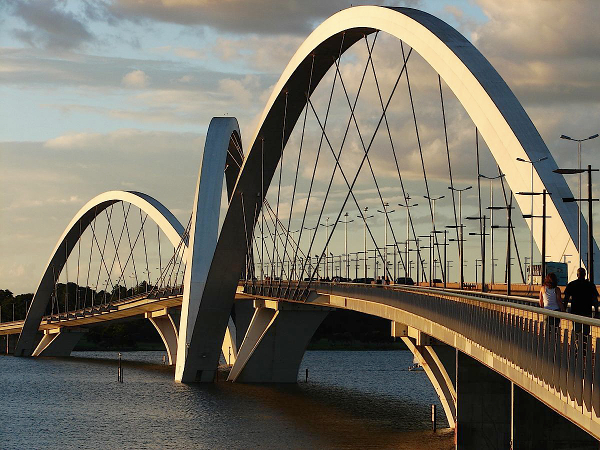 A Ponte é uma homenagem ao Presidente da República Juscelino Kubitschek