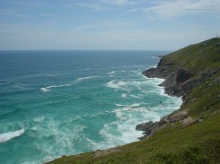 A Praia Brava ganhou esse nome por ter ondas muito fortes e um mar violento, é importante tomar cuidado durante o banho