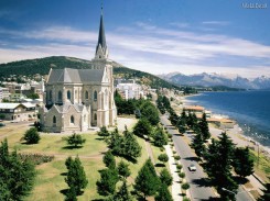 Com uma arquitetura única e belíssimas pistas de esqui, Bariloche é o melhor destino gelado da Argentina, nevando o ano inteiro