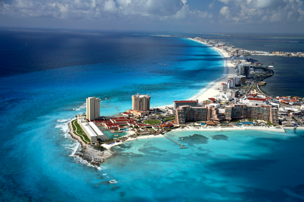 Cancún é quase totalmente rodeada pelo mar do Caribe