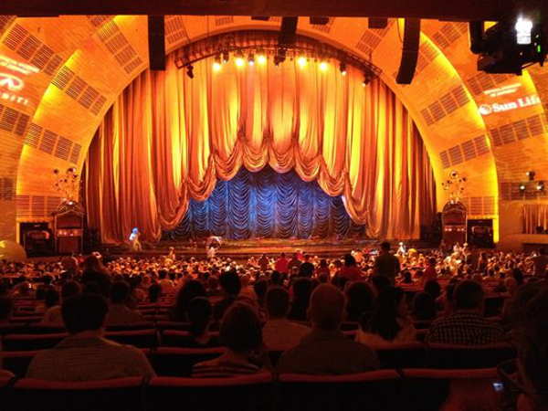 O teatro mais famoso do mundo, recebe as atrações mais ilustres anualmente